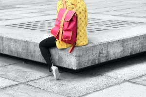 Jaka spódnica do bluzki z baskinką? Sprawdź najlepsze połączenia!