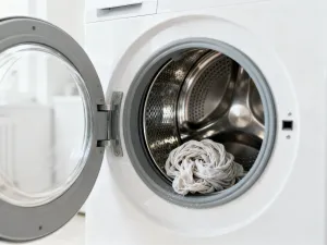 Fryzury dla okrągłej twarzy po 50 – najlepsze propozycje i porady